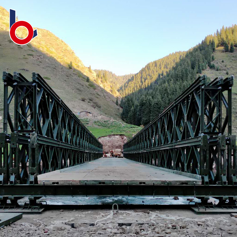 Bailey-Br&uuml;cke (HD-321,30 m lang, DSR, oben) an Sino-hydro 6 Bureau, Stadt Tonghua, Provinz Jilin